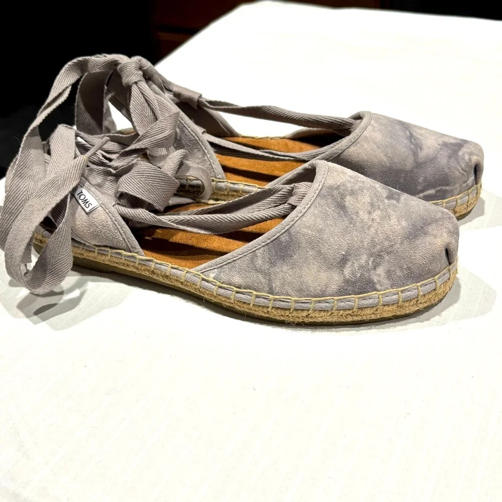 TOMS Bella Gray Suede Espadrille size W8.5 ankle ties